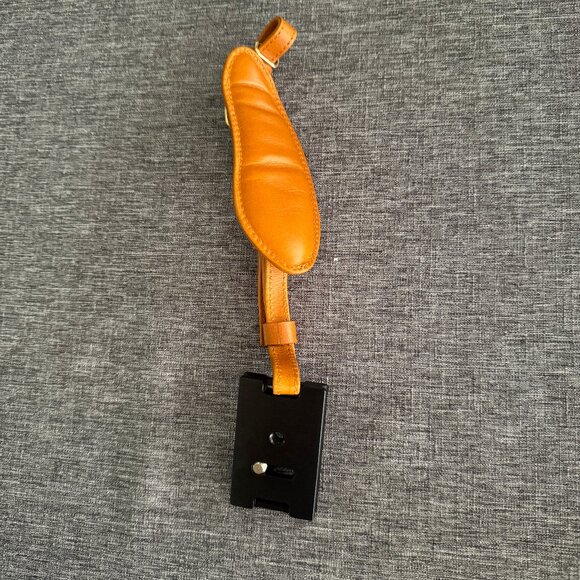 CIESTA Leather hand camera strap II with plate - in box - Never used - NWT - Picture 3 of 5